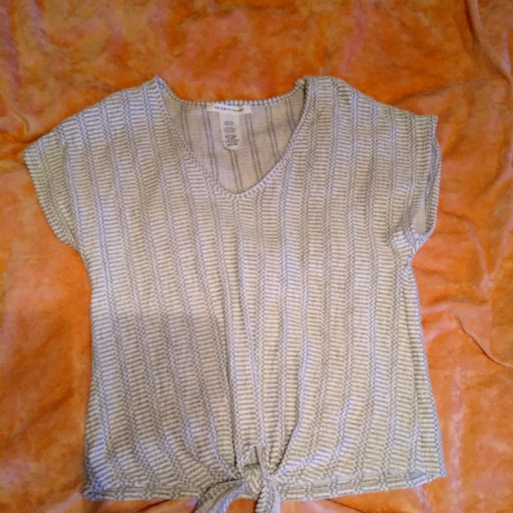 Grey and white pattern crop top